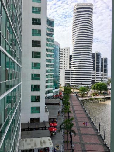 Riverfront I 1, Piso 4, Suite Vista Al Rio, Puerto Santa Ana, Guayaquil Exteriör bild